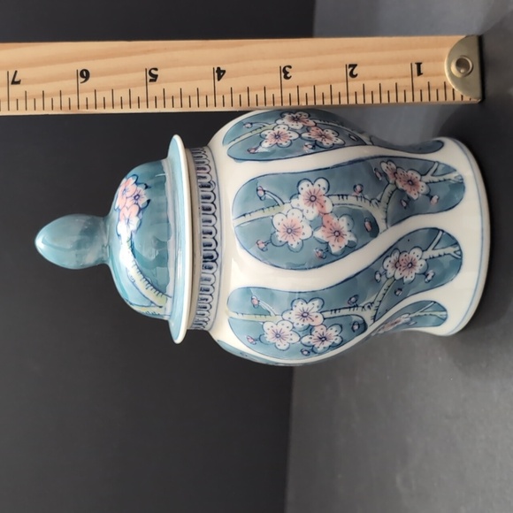 Vintage Chinese Porcelain Small Lidded Ginger Jar. - Picture 9 of 9